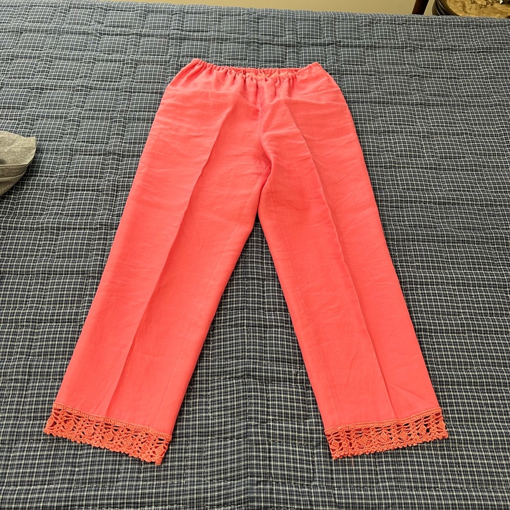 LINEN CAPRI PANTS with crochet lace edge size small